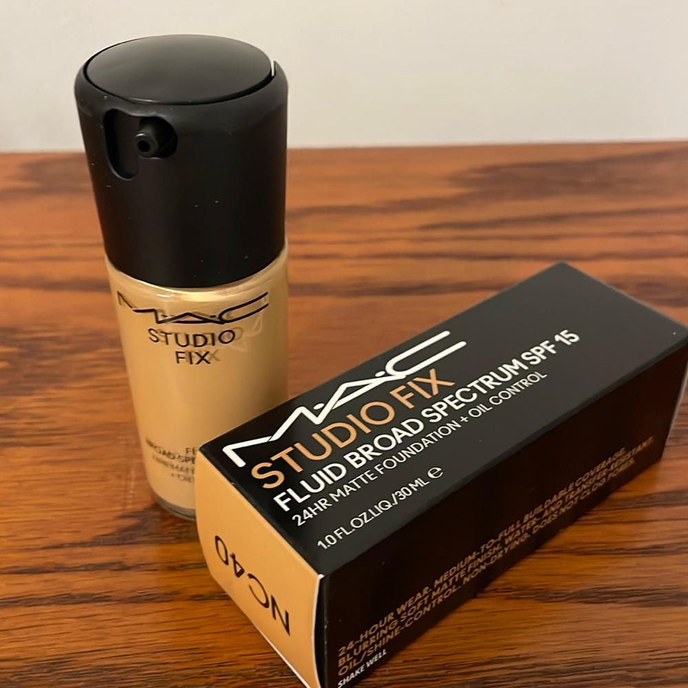 BNIB NC40 MAC STUDIO FIX FLUID foundation broad spectrum SPF 15